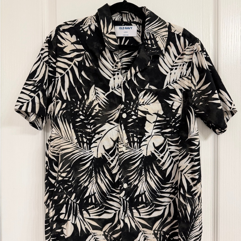 Old Navy Black and White Leaf Print Shirt